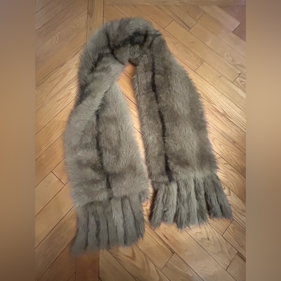 🌹5 for $50🌹Luxury Tan Faux Fur Scarf - Elegant Women's Accessory - Picture 2 of 2